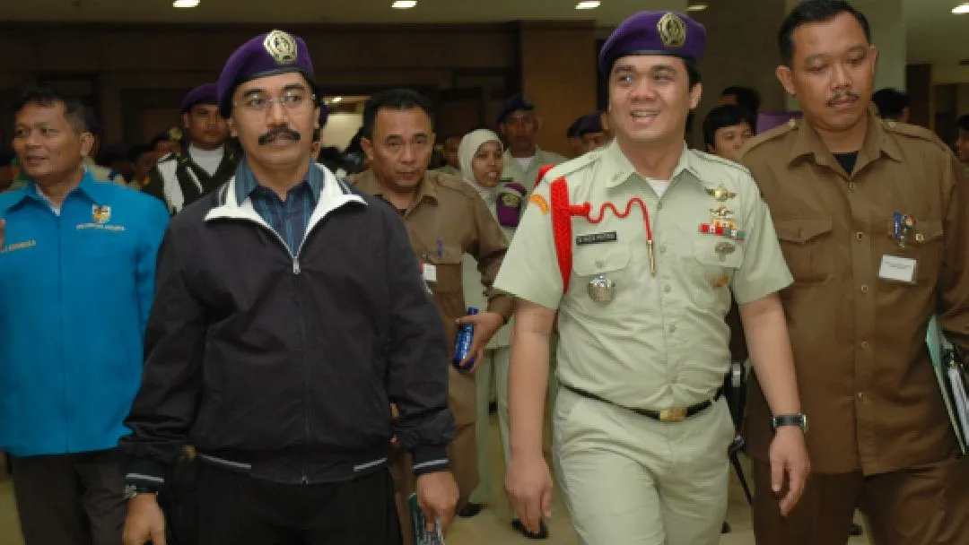Menteri Negara Pemuda dan Olahraga, Dr. Adhyaksa Dault, mengenakan Baret Ungu saat membuka acara Seminar Nasional KONAS Menwa pada tahun 2007.